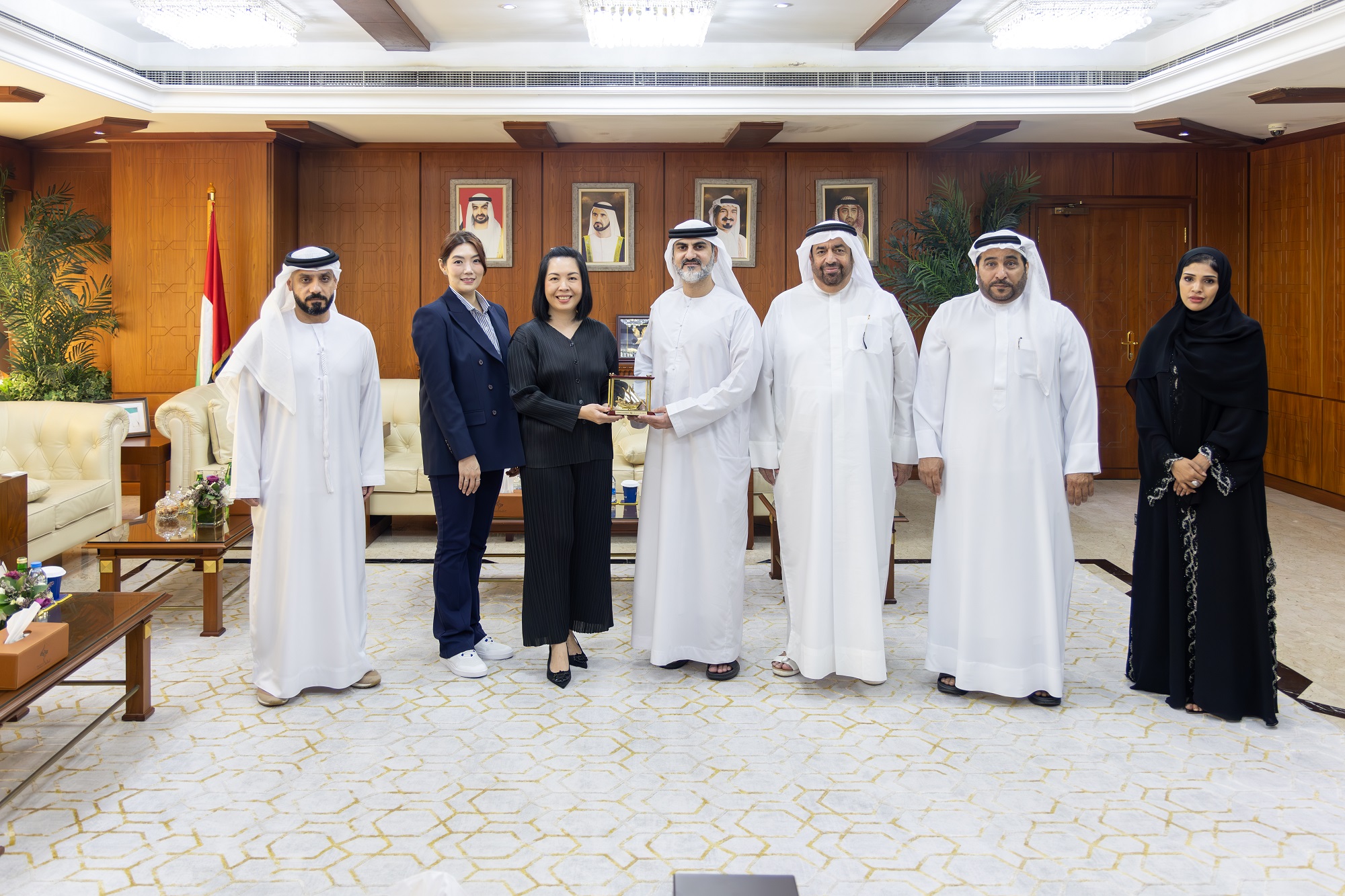 غرفة عجمان تناقش فرص نمو استثمارات السياحة العلاجية في عجمان مع وفد تايلاندي
