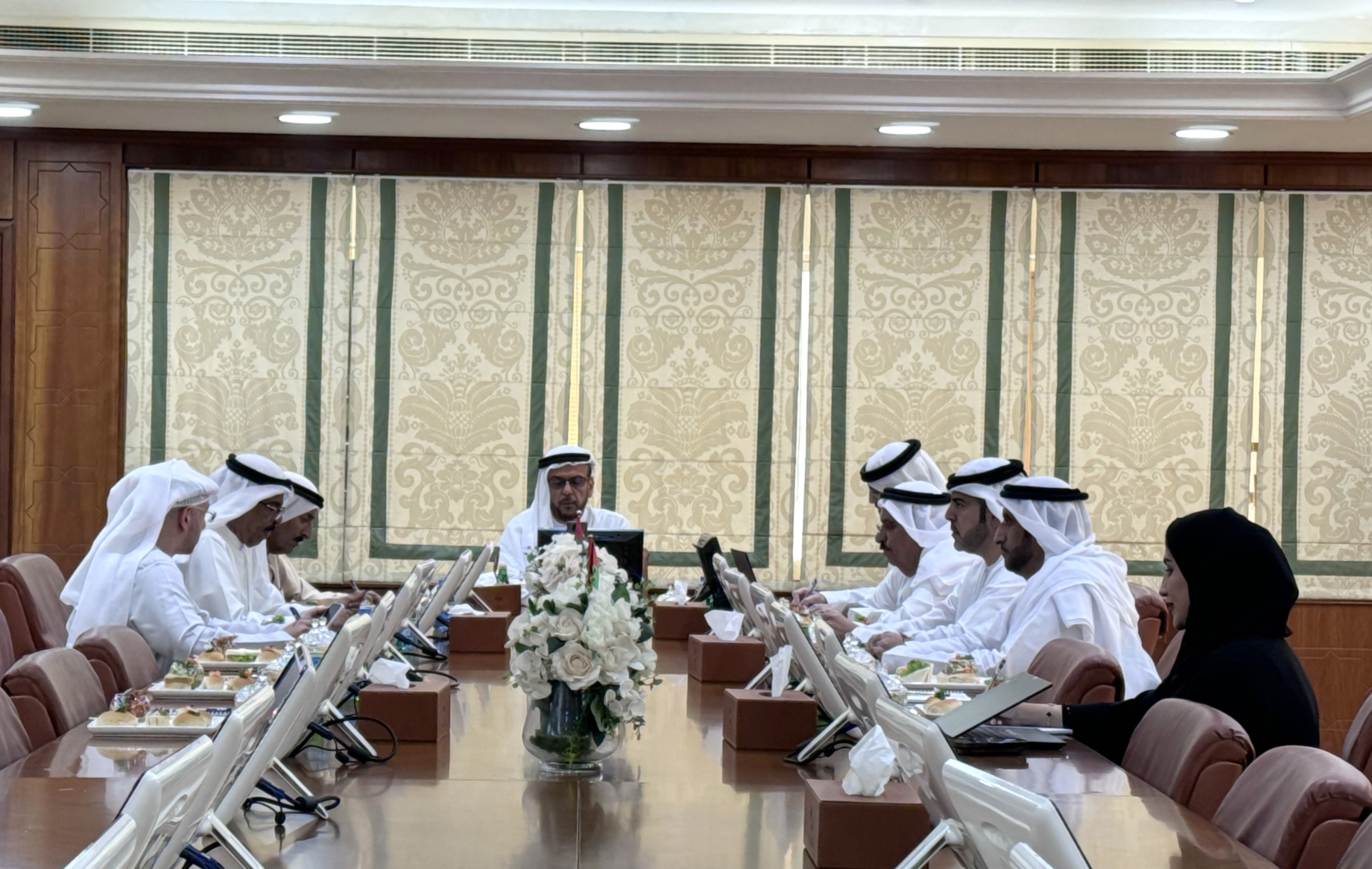 غرفة عجمان تناقش مبادرات ومشاريع 2024