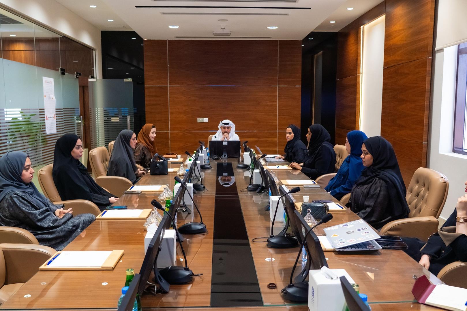 غرفتا عجمان وأم القيوين تتبادلان أفضل الممارسات في الاتصال المؤسسي وبناء الشراكات