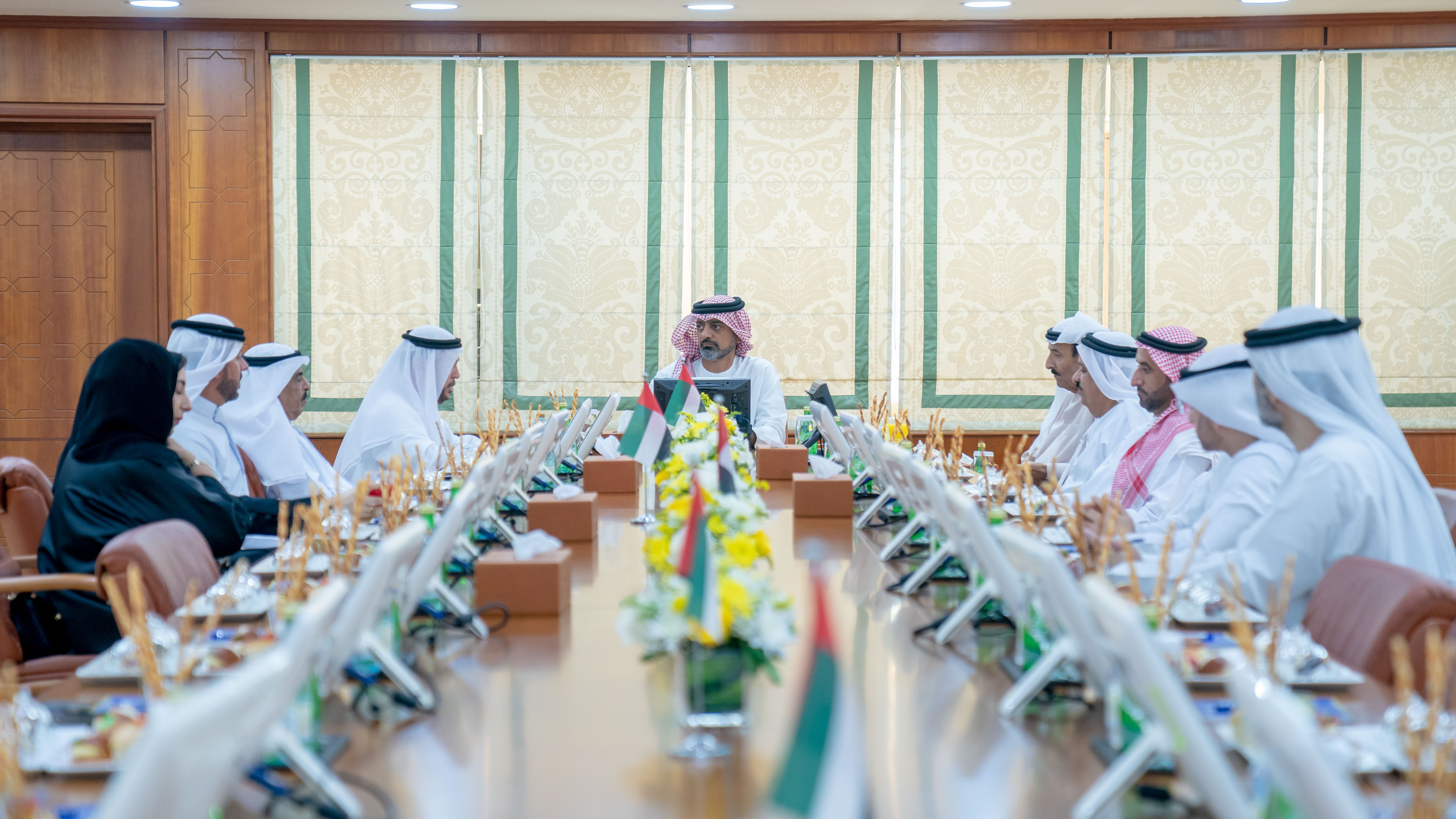سمو الشيخ عمار النعيمي يترأس اجتماع مجلس إدارة غرفة تجارة وصناعة عجمان الجديد